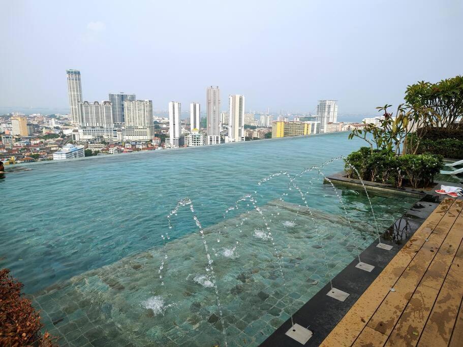 Infinity Pool 2Br Suite 7Pax @Beacon @Georgetown Экстерьер фото